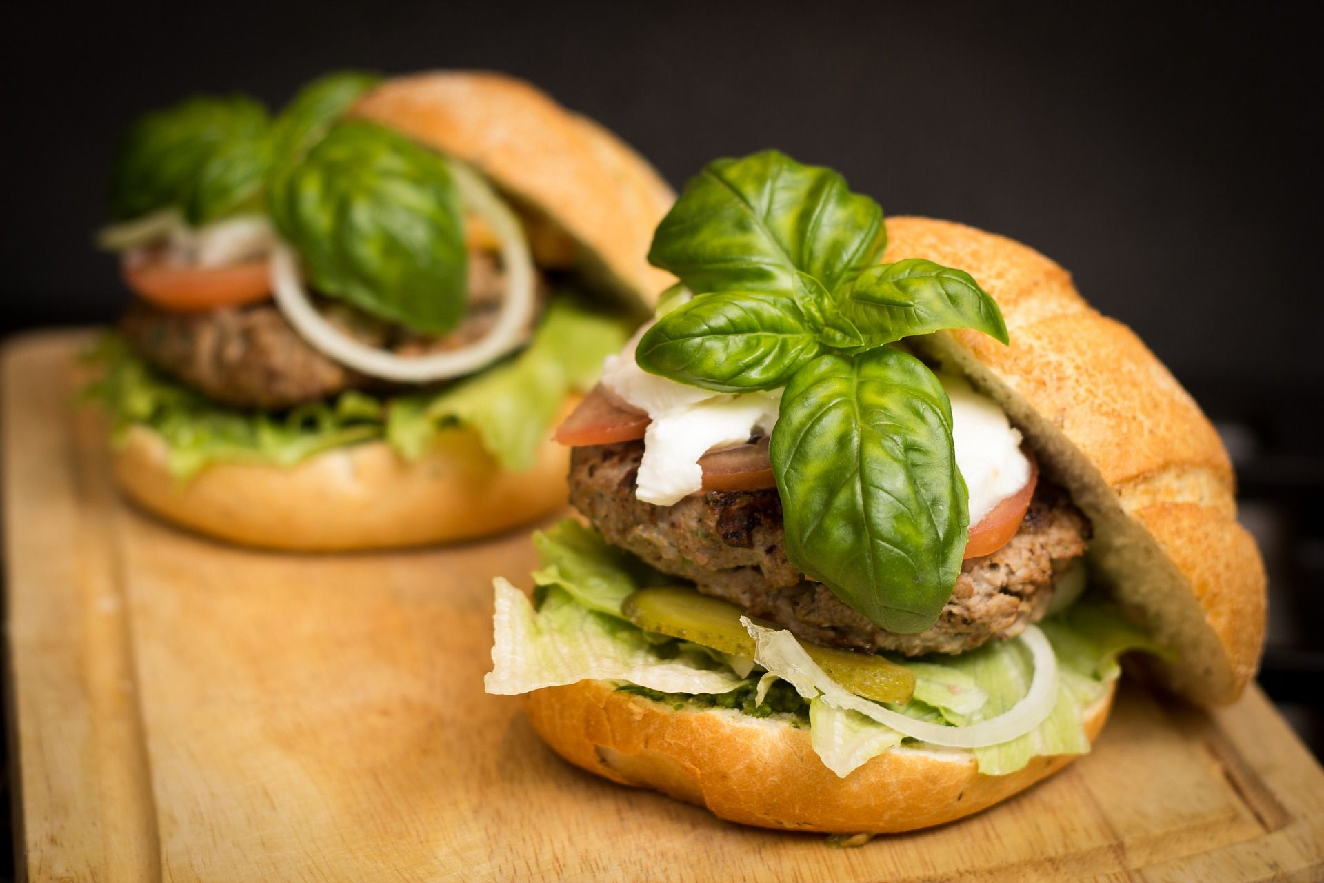 đ VĂ€rldens första fabrik för odlat kött Ă€r i gĂ„ng