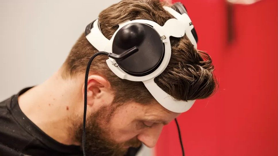 đ§ HjĂ€rnimplantat: Förlamad man gĂ„r igen och Neuralink fĂ„r FDA-godkĂ€nnande för kliniska test pĂ„ mĂ€nniskor