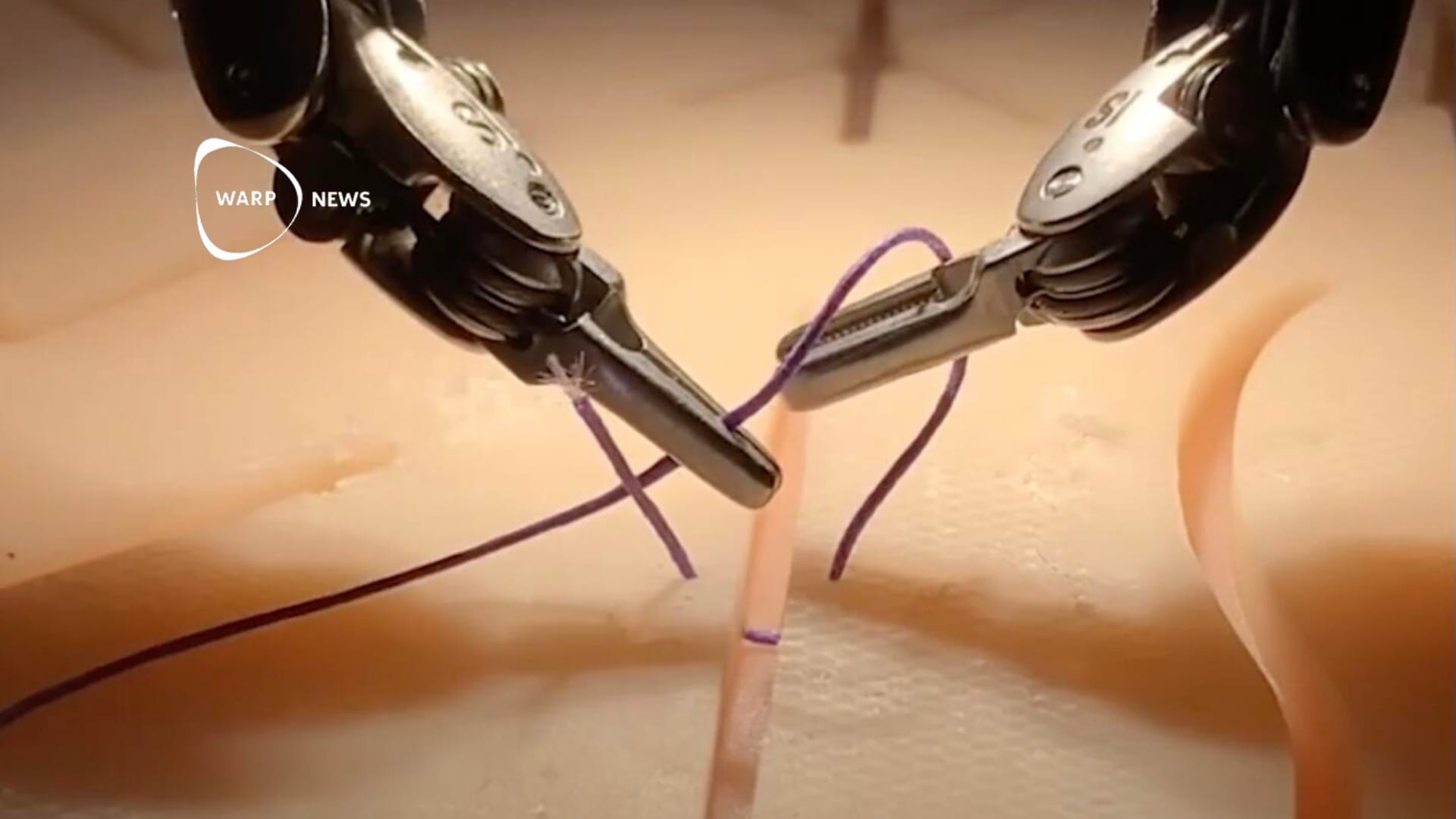 đŠŸ Robot lĂ€r sig kirurgi lika bra som kirurger genom att titta pĂ„ video